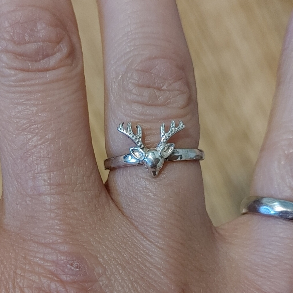 Cute little deer ring, sz 5.5